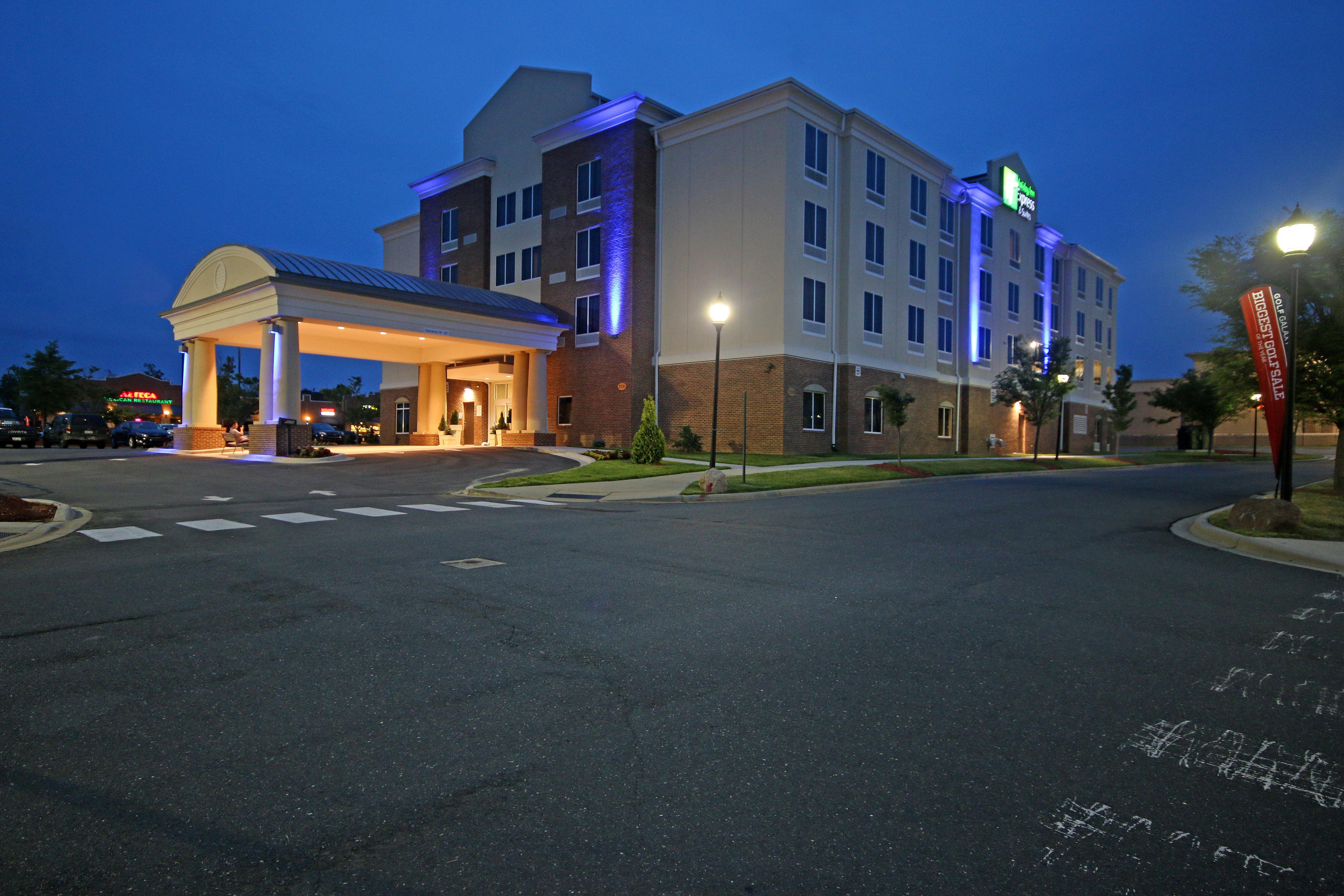 Holiday Inn Express&Suites Charlotte North Exterior foto